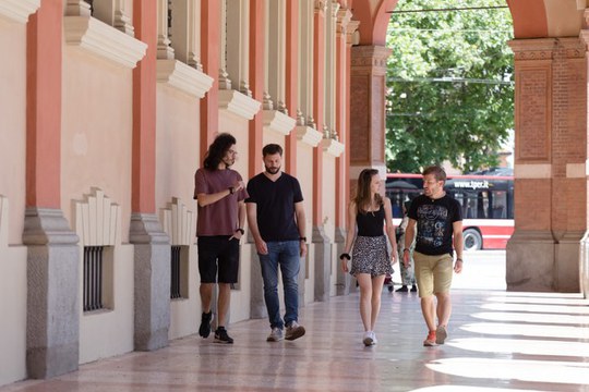 BANDO PER L’ASSEGNAZIONE DI 327 CONTRIBUTI DA 2.000 EURO CIASCUNO A SOSTEGNO DI STUDENTESSE E STUDENTI IN CONDIZIONI DI DISAGIO ISCRITTI ALL’A.A. 2024/25 BANDO PER L’ASSEGNAZIONE DI 327 CONTRIBUTI DA 2.000 EURO CIASCUNO A SOSTEGNO DI STUDENTESSE E STUDENTI IN CONDIZIONI DI DISAGIO ISCRITTI ALL’A.A. 2024/25